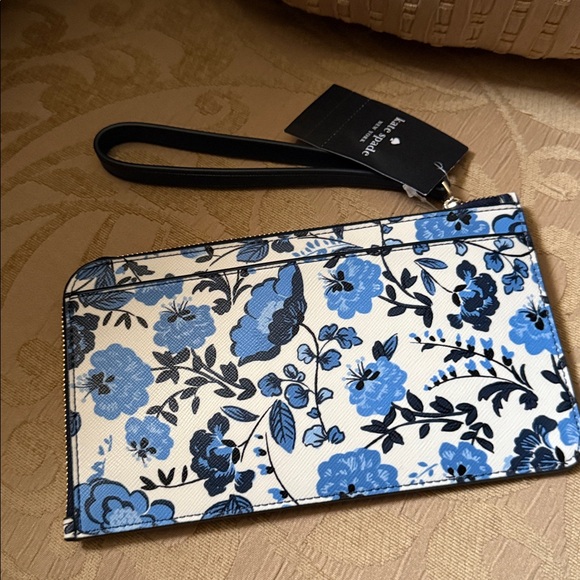 Kate Spade Lucy Vase Floral Medium L Zip Wristlet in blue multi saffiano PVC NWT - Picture 2 of 16